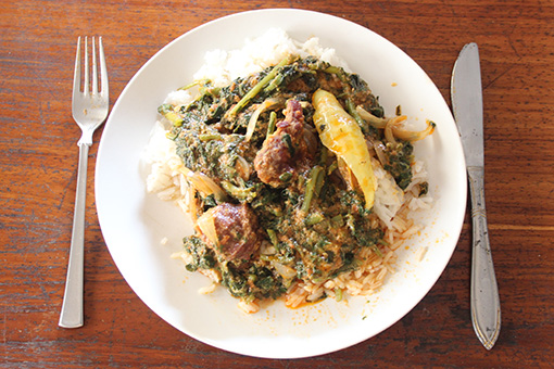 Mboma-Blätter mit Rindfleisch und Reis