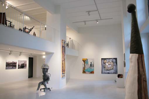 Großer Ausstellungsraum der Galerie Peter Herrmann
