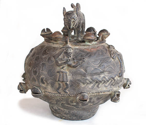 Gefaes mit Leoparden 2