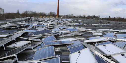 Solarpaneelen nach dem Sturm