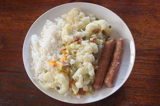 Blumenkohl mit Soße aus deutschem Frischkäse Blumenkohl
